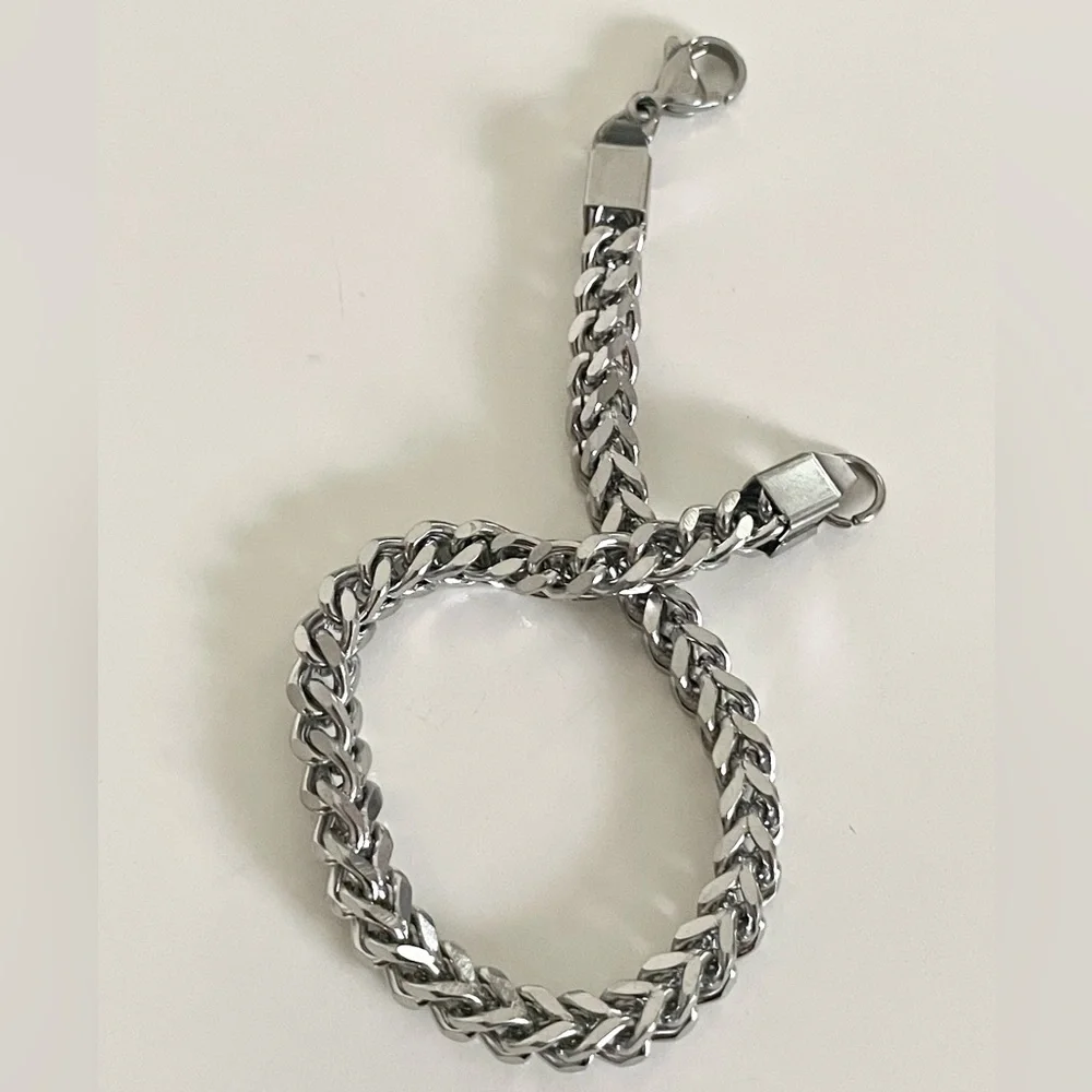 Unisex Silver Tone Lightweight Metal Chain Bracelet 8.25” Inch